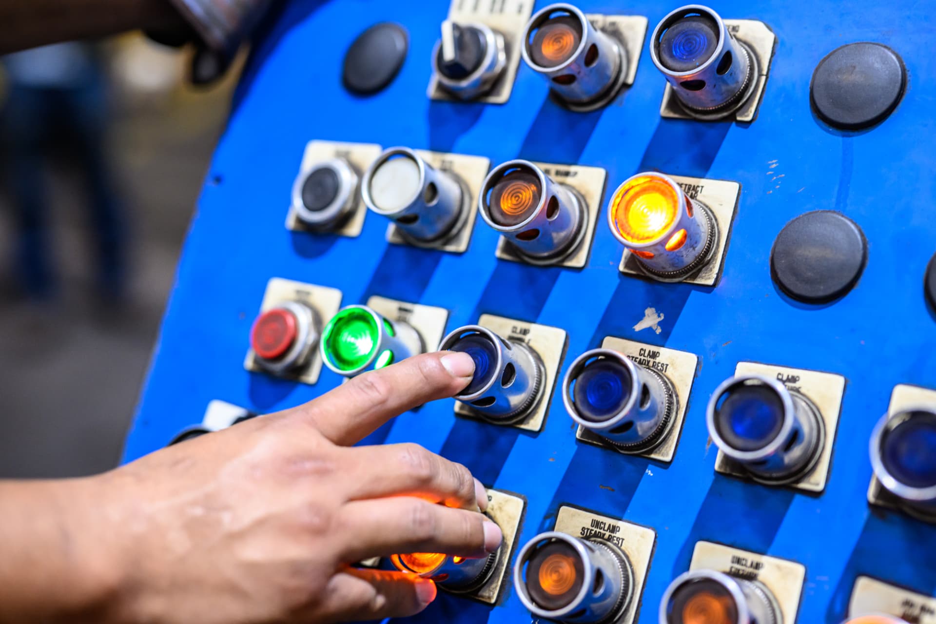 Operator using the manufacturing machine controls